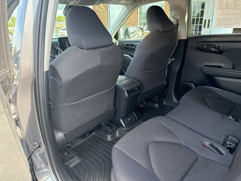 Used 2020 Toyota Highlander LE image 35