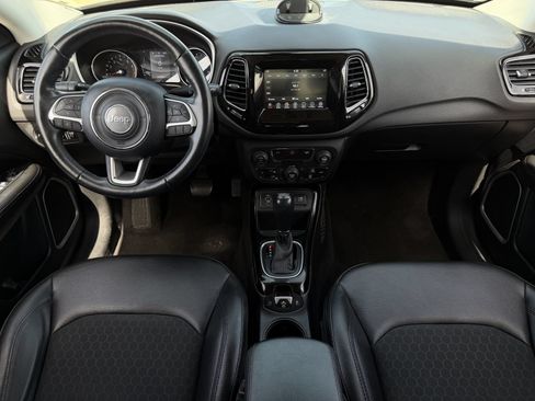 Used 2019 Jeep Compass Latitude FWD image 11