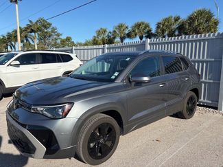 Certified 2025 Volkswagen Taos SE w/ Panoramic Sunroof Package 360° Tour