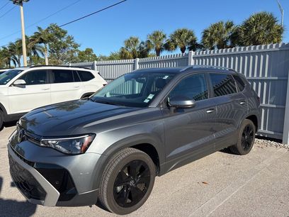 Certified 2025 Volkswagen Taos SE w/ Panoramic Sunroof Package