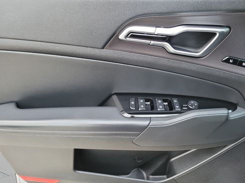Certified 2025 Kia Sportage SX FWD image 13