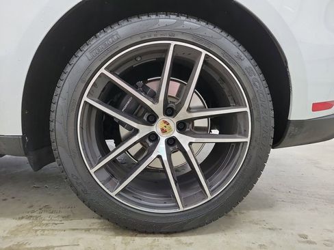 Used 2025 Porsche Macan image 11