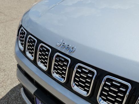 Used 2025 Jeep Compass Limited AWD/4WD image 13