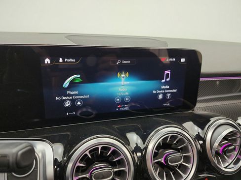 Used 2023 Mercedes-Benz GLB 250 image 13