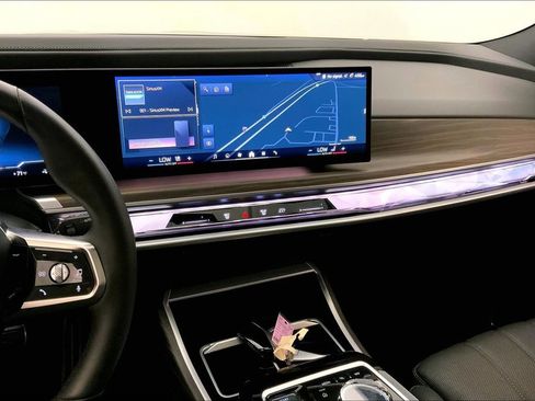 Certified 2023 BMW i7 xDrive60 w/ Executive Package 2 AWD/4WD image 5