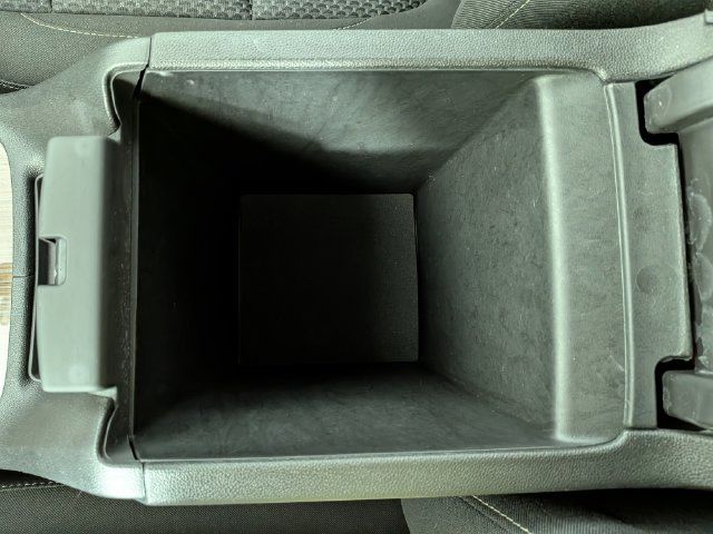 Used 2022 GMC Acadia SLE w/ Driver Convenience Package FWD image 21
