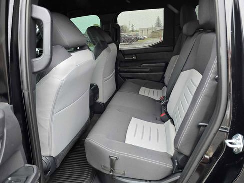 Certified 2025 Toyota Tacoma TRD Off-Road AWD/4WD image 18