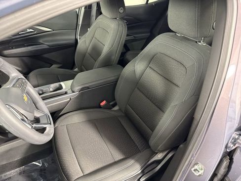 Used 2025 Chevrolet Equinox EV LT image 18