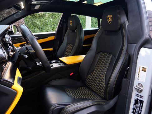 Used 2022 Lamborghini Urus image 14