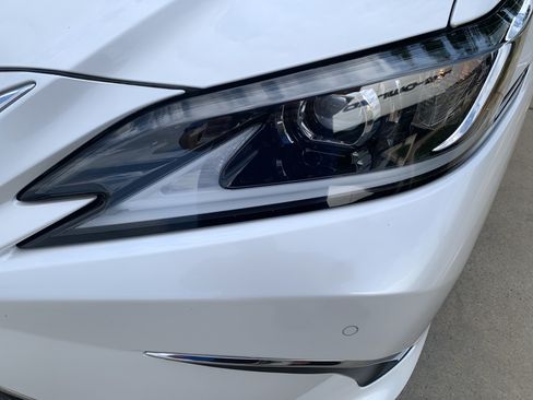 Used 2025 Lexus ES 300h w/ Premium Package FWD image 6