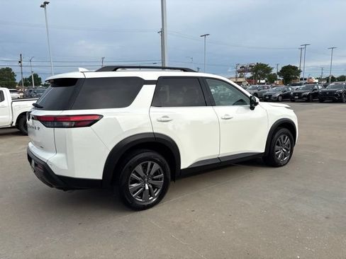 Used 2025 Nissan Pathfinder SV AWD/4WD image 3