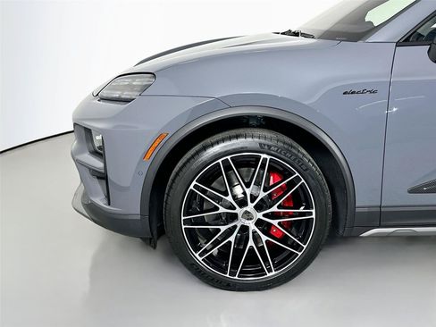 Certified 2025 Porsche Macan Turbo Electric AWD/4WD image 11
