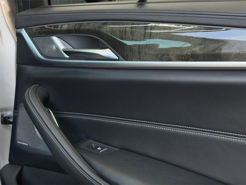 Used 2020 BMW M550i xDrive w/ Dynamic Handling Package image 18