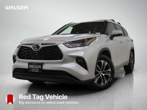 Used 2024 Toyota Highlander XLE image 1