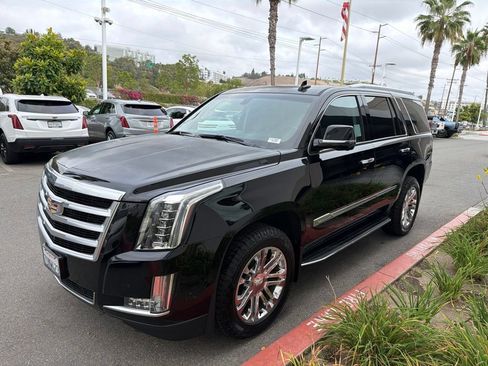 Used 2018 Cadillac Escalade 4WD image 3