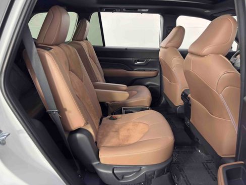Used 2025 Toyota Grand Highlander AWD Hybrid image 43