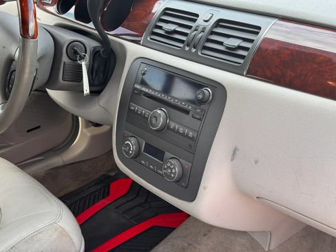 Used 2009 Buick Lucerne CXL FWD image 26