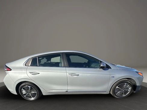 Used 2020 Hyundai Ioniq SEL image 4