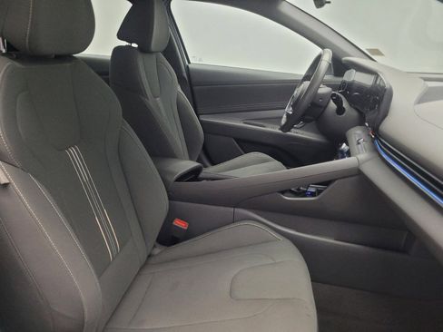 Used 2025 Hyundai Elantra SEL FWD image 21