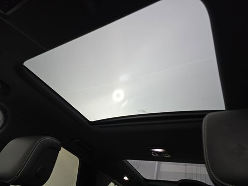 Certified 2025 Land Rover Discovery Dynamic SE image 30