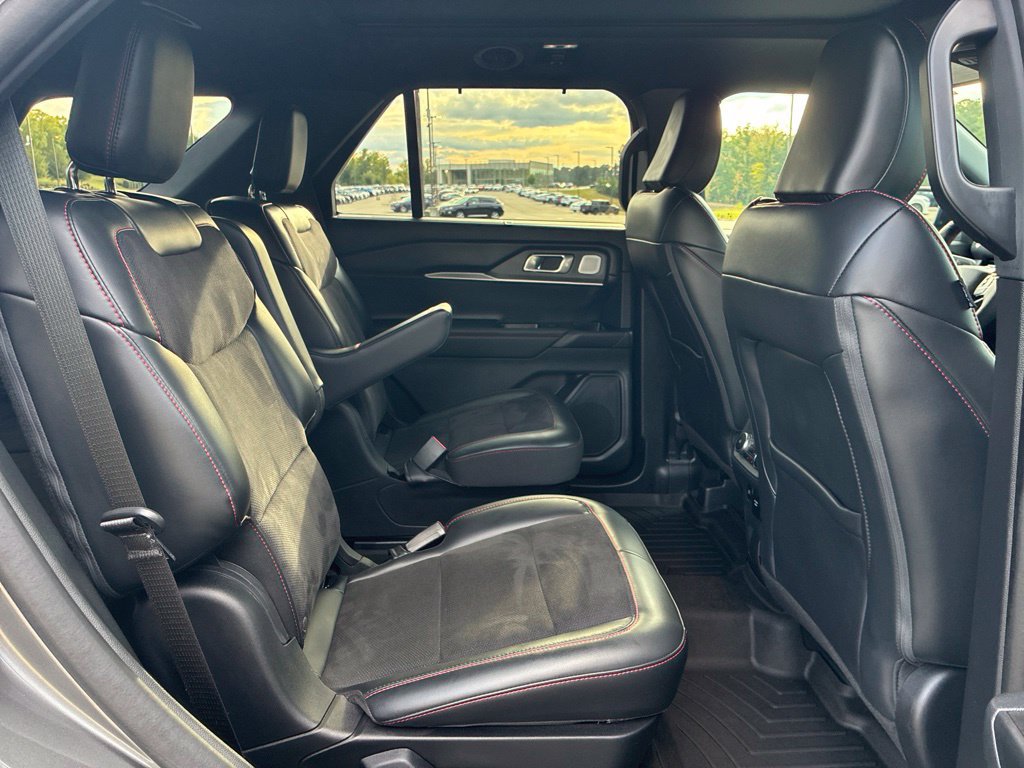 Used 2025 Ford Explorer ST AWD/4WD image 17