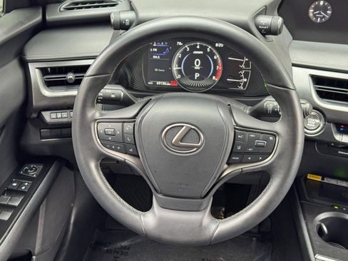 Used 2022 Lexus UX 200 w/ Accessory Package (Z2) FWD image 17