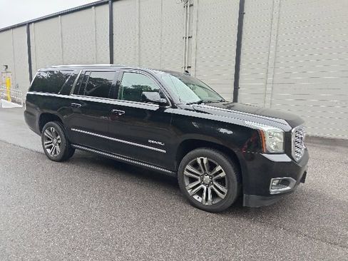 Used 2019 GMC Yukon XL Denali w/ Denali Ultimate Package AWD/4WD image 1