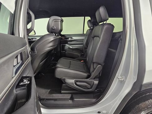 New 2026 Jeep Grand Wagoneer Limited AWD/4WD image 36