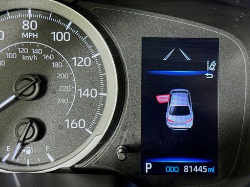 Used 2022 Toyota Corolla LE image 15