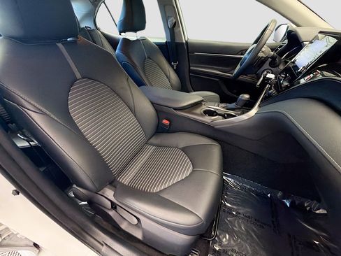 Used 2024 Toyota Camry SE image 15