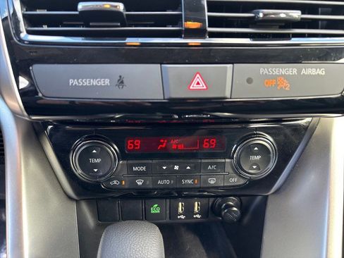 Used 2024 Mitsubishi Eclipse Cross SE image 19