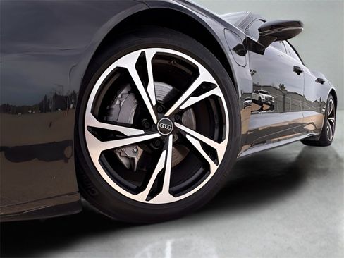 Used 2022 Audi e-tron GT Premium Plus w/ Performance Package image 9