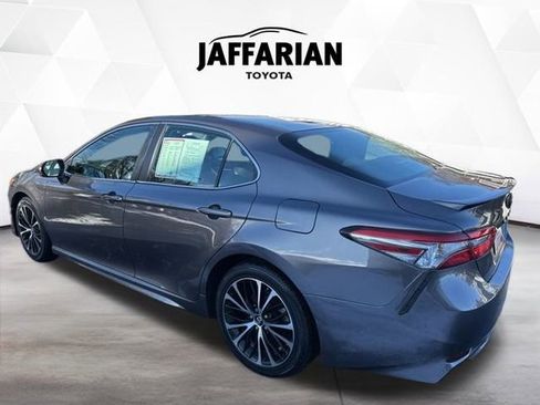 Certified 2018 Toyota Camry SE image 8