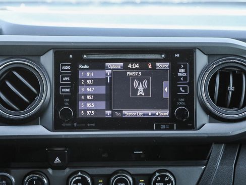 Used 2017 Toyota Tacoma TRD Sport AWD/4WD image 14