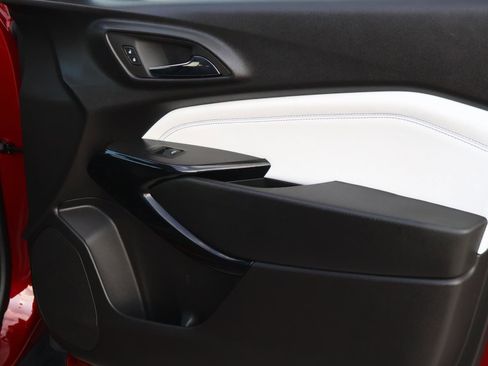 Used 2025 Chevrolet Trax LT w/ LT Convenience Package image 16