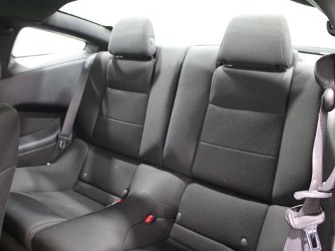 Used 2013 Ford Mustang Coupe RWD image 17