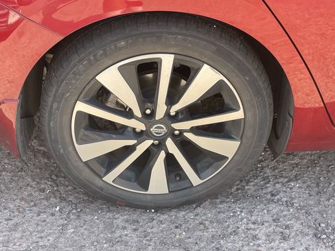 Used 2022 Nissan Sentra SV w/ SV Premium Package image 12