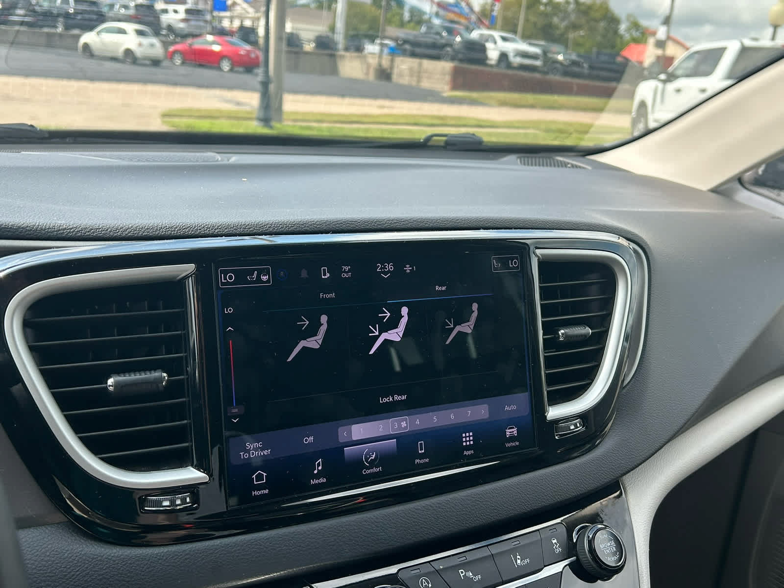 Used 2024 Chrysler Pacifica Touring-L FWD image 37