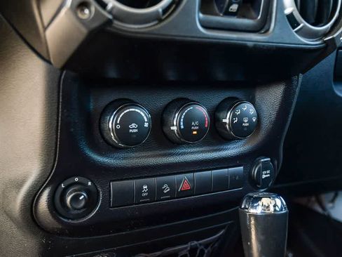 Used 2015 Jeep Wrangler Freedom Edition image 23