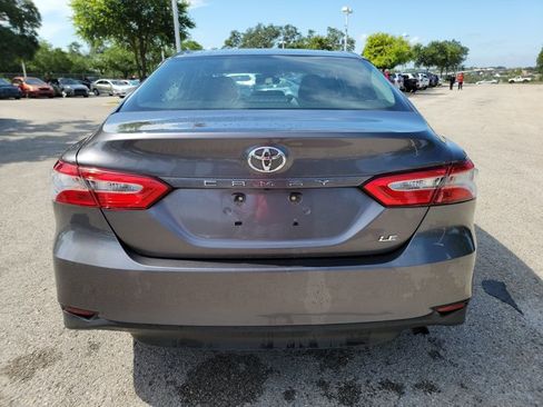 Used 2018 Toyota Camry LE FWD image 6