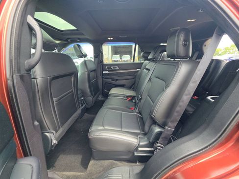 Used 2018 Ford Explorer Limited w/ Equipment Group 301A FWD image 4
