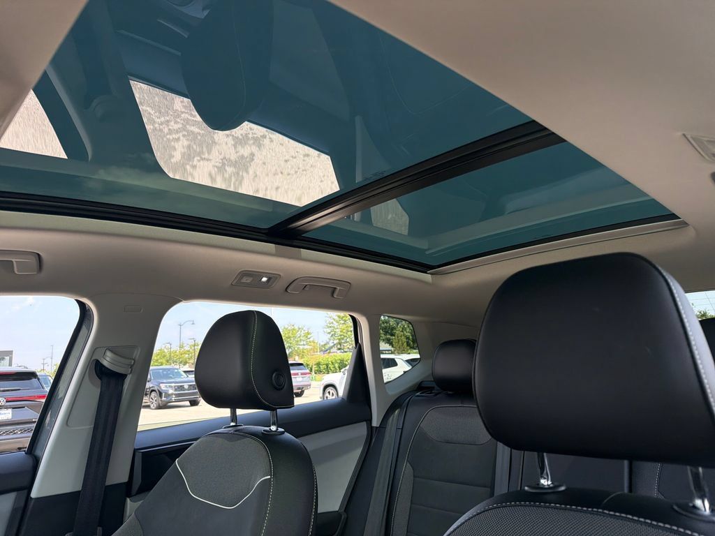 Certified 2023 Volkswagen Taos SE w/ Panoramic Sunroof Package AWD/4WD image 19