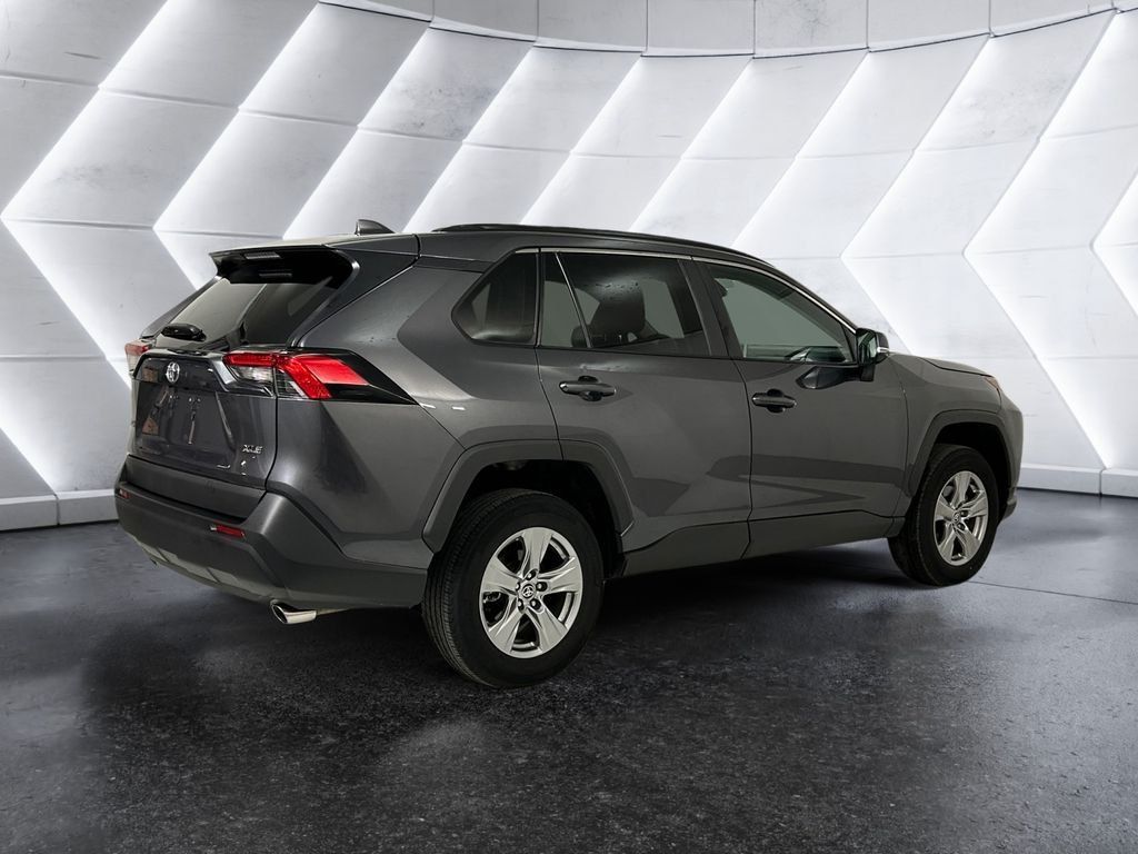 Used 2024 Toyota RAV4 XLE FWD image 4