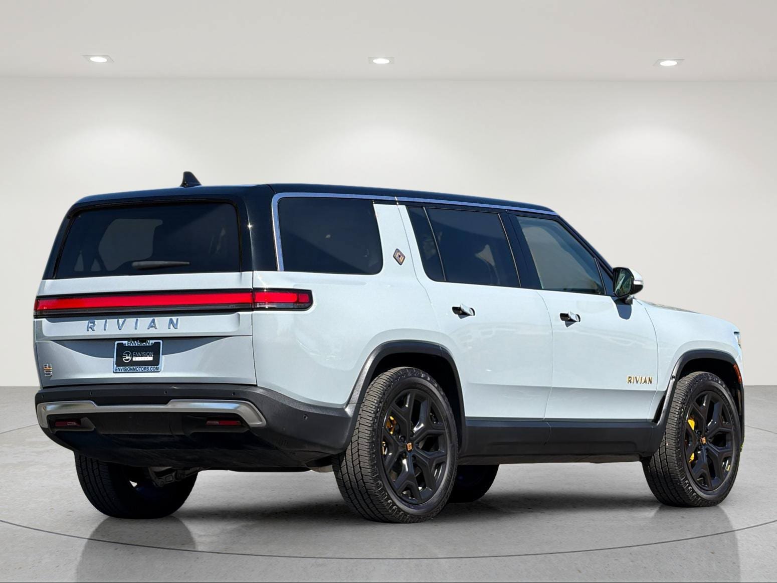 Used 2024 Rivian R1S Adventure Quad AWD/4WD image 5