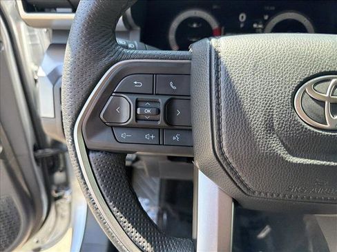Used 2025 Toyota Tacoma TRD Off-Road AWD/4WD image 15