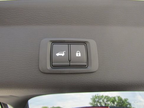 Used 2025 Mitsubishi Outlander 4WD Plug-In Hybrid image 37
