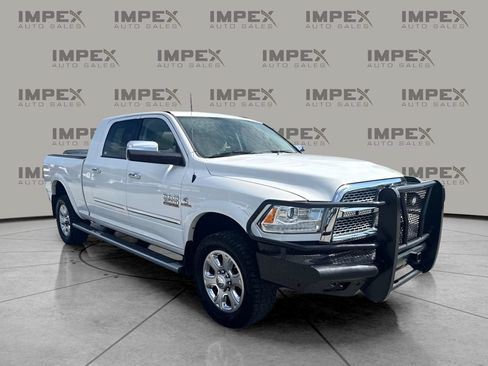 Used 2014 RAM 2500 Laramie w/ Convenience Group AWD/4WD image 4