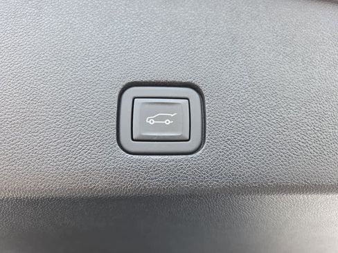 Used 2024 Cadillac XT6 Premium Luxury w/ Technology Package AWD/4WD image 13