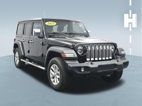 Used 2023 Jeep Wrangler Unlimited Sport AWD/4WD image 3