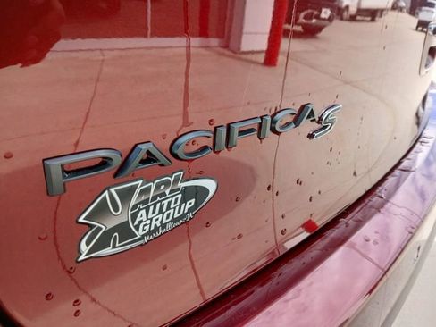 Used 2023 Chrysler Pacifica Limited w/ S Appearance Package FWD image 13